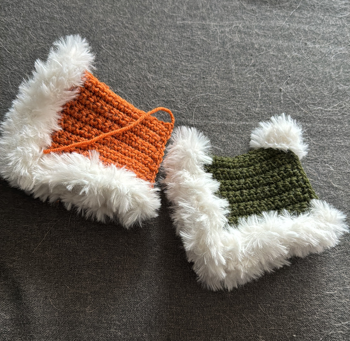 Koirien virkattu tonttulakki